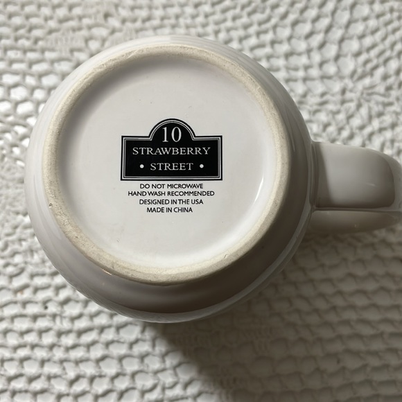 Be a Flamingo 🦩 in a flick of pigeons pottery mug - Picture 4 of 7